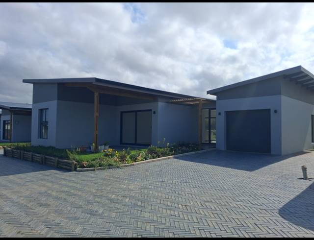 4 BEDROOM HOUSE FOR SALE IN PALM LAKES ESTATE